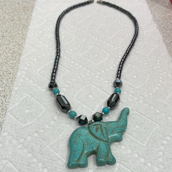 Vintage Women’s Blue Turquoise Stone Elephant Beaded Pendant Necklace 18 inches - Picture 2 of 6